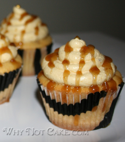 Mmmmm, one of my favorites!   Absolutely delicious Bananas Foster Cupcakes!! 