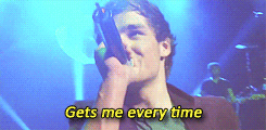  Liam sings to a fan’s camera + 