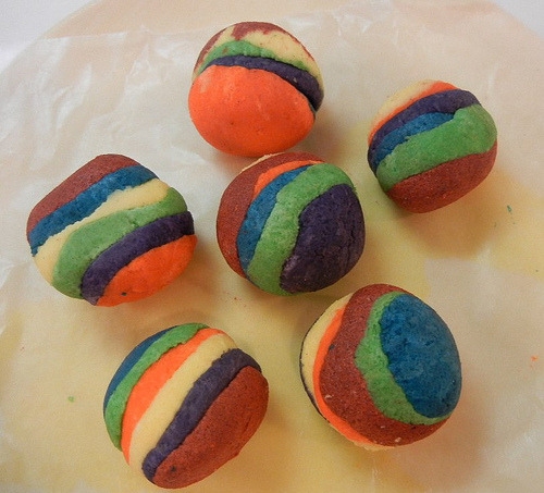 charxxamie:  thecakebar:  cone cake bites! (tutorial/recipe)  Fuck yes. 