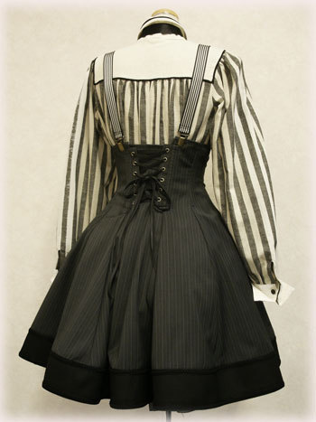 honeyed:  SUSPENDERS WITH HIGH WAISTED SKIRTS. Everyone, do this. This needs to be the new Lolita trend. 