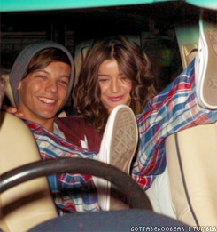 harrytheplatypussy:   Louis &amp; Eleanor today @ the airport :)  aw they look so happy bless 