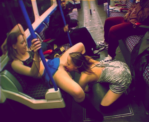 amateurmasturbations:  lesbian solo in the subway