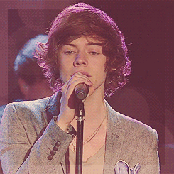 dailyonedirectionspam:  louis hair omfg