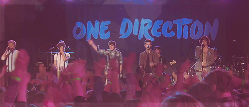 dailyonedirectionspam:  louis hair omfg