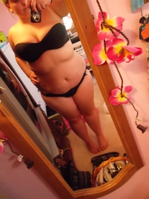 onlycutechubbygirls:  5 foot 1 and 231 pounds ;)  Follow me or something…  shutupanddeepthroa