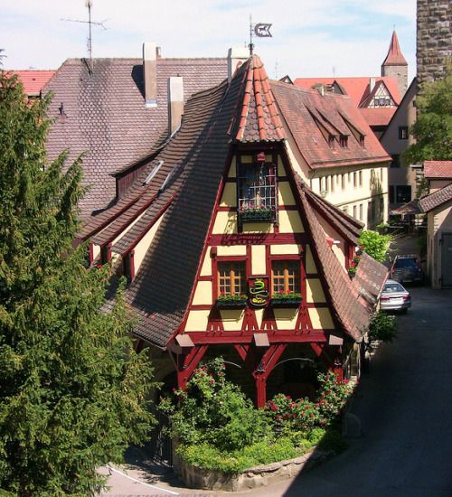 Lovely houses in Rothenburg ob der Tauber, Germany (by roba66).