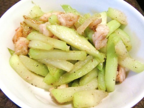 Su Xào (Stir Fried Chayote with Shrimp)
This is a dish my mom used to make me when I was kid. Really simple to make. Just peel and cut the chayote (you can find this at most Asian supermarkets and even some western ones) into long stripes. Peel and...