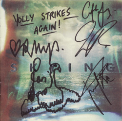 Blahblahblahblaglahblagghg    PRETTY SHIT CARTOON BIRD      This is for Yolly from The Horrors, Spokie, Margurite, and I. I was originally going to ask Rhys if he could record a short message for you; but they wouldn’t allow us to take photo/video of