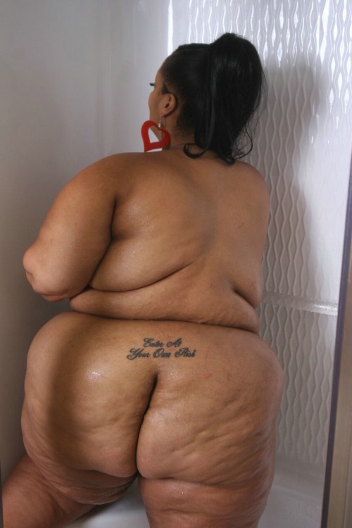 XXX queen-bbw:     farrah photo