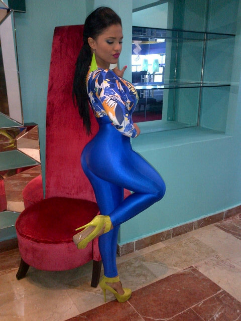 aintthissumiish:  afrodesiacworldwide:  ♕ http://AFRODESIACWORLDWIDE.tumblr.com ♕ LOVE THIS PIC  Bangin ass body  why blue is my fav
