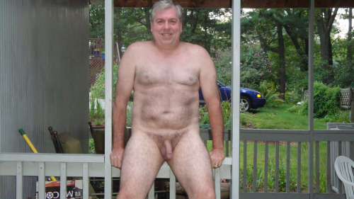 http://senioretgay2.tumblr.com/post/21780928437