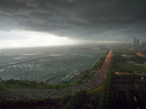 Storm rolling in over Lake Shore Drive, 2010, Chicago. Ken Tanaka.
www.kennethtanaka.com