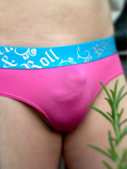 thepantydrawer:  Wanna come play in my garden?