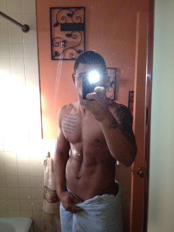 nakedguyselfies:  nakedguyselfies.tumblr.com