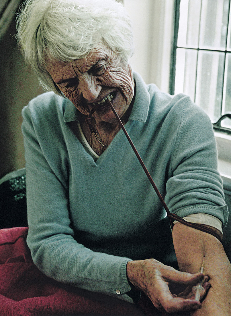 heroin-plz:  Boutta go shoot up with Grandma… 
