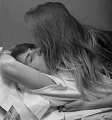  Eu quero cama amassada, toalhas pela casa, louça suja para lavar, eu quero eu e você, quero nós, deitados no sofá. 