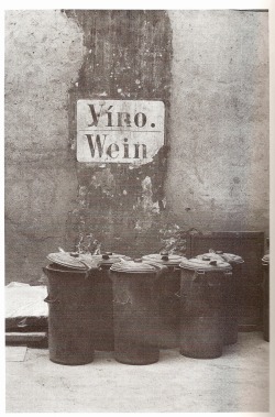 lostandfoundinprague:  Wine, Prague, 1980 by Vlastimil Třešňák  To na pewno są kubły na smesny odpad. 