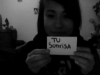 lanzatealabismo:  vine cagar tu dash y tratar de sacarte una sonrisa &gt;:c 
