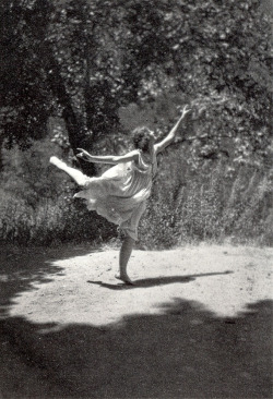 kylarose:  A young Myrna Loy dancing, c.