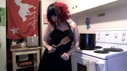cammin’ it up on MyFreeCams in my kitchen
