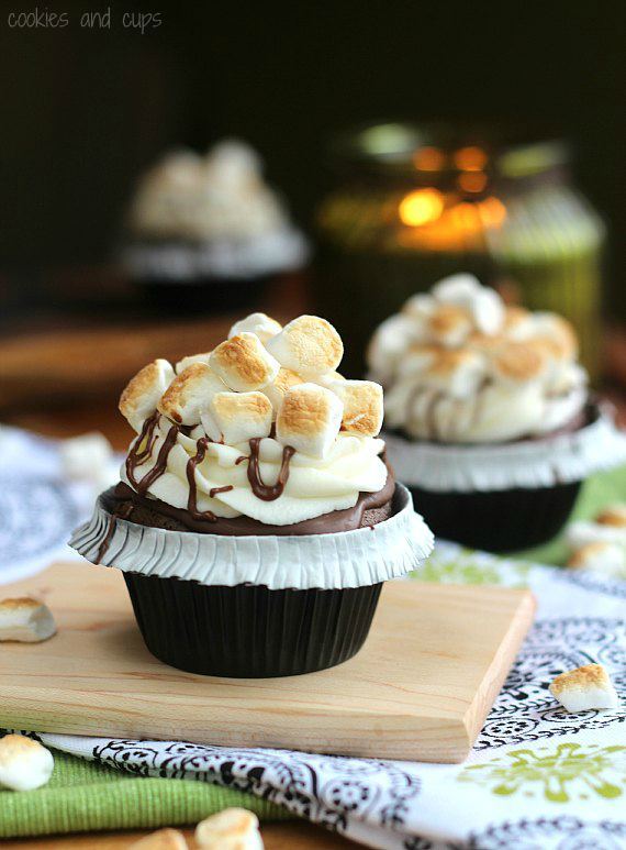 gastrogirl:  s’mores cupcakes. 