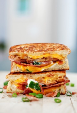 foodwhore:  Baked Potato Grilled Cheese 