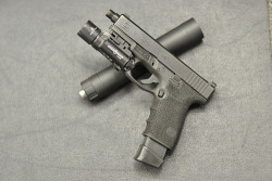 weaponzone:  Customized Glock 19 