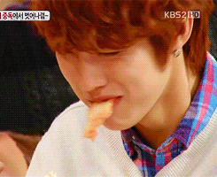Porn photo sokyul:  When Sungyeol tries Kimchi Toast