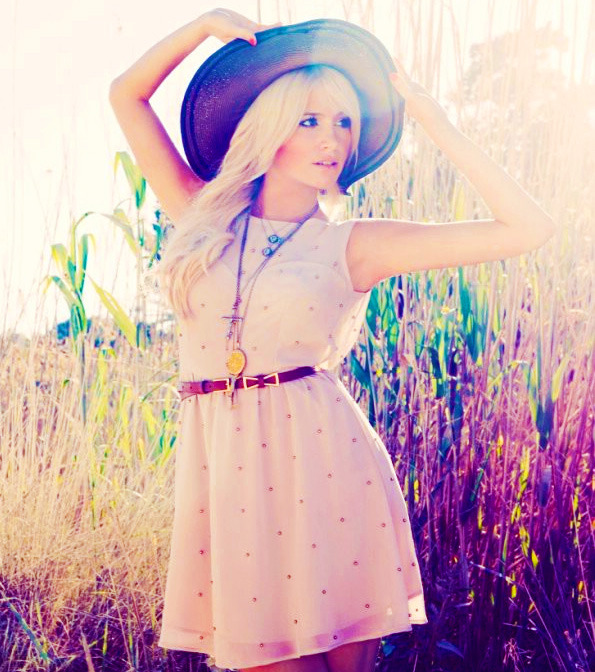 payneholic:  wolverhamptons asked “Cher Lloyd or Pixie Lott”