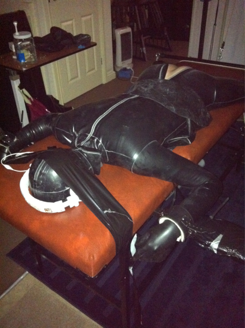 mistresszena: His rubbersuit is unzipped at the ass for good reason….