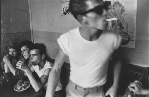 cigerettes:  r-e-ality:   BROOKLYN TEEN GANG, THE JOKERS, 1959  I don’t know why i love this so much  favourite photo on tumblr tho 