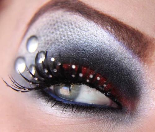 icoulduseinsouciantmaybe:  thundercalls:  Make-up inspired by The Avengers. (x)  NOW WITH LOKI AND FURY!! 
