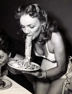 livenudefood:  #Geene Courtney #Spaghetti