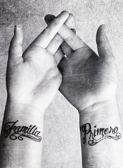 blackandwhite-lalaland:  Familia x Primero