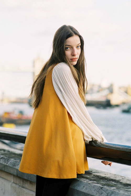 calivintage:  anna maria photographed by Vanessa Jackman. 