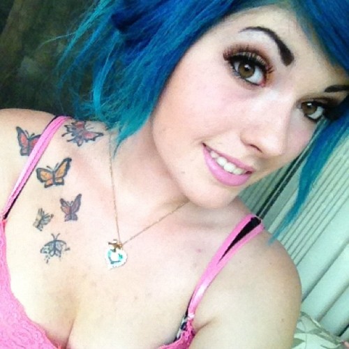 Boobs, pls?