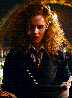 witch-breed:nympha-impedimenta:#perfect Hermione Granger hair#the only moment in the last six movies