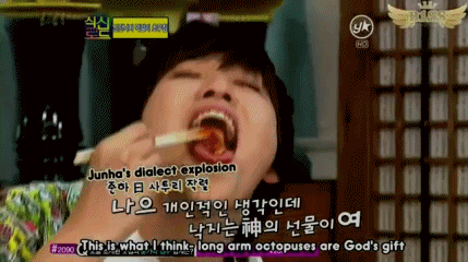 OMFG I SWEAR….Sandeul could totally be one of those actors for food commercials. He just eats like he fking enjoys every bite?!? U see that big chomp and smile?