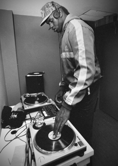atribecalledhiphop:  Shaq on the wheels of steel.  