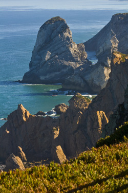 visitheworld:  Praia da Ursa, near Sintra, Portugal (by Ovidiu Balaban).