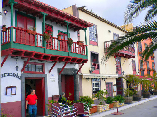 Avenida Maritima in Santa Cruz de La Palma, Canary Islands, Spain (by Cervusvir).