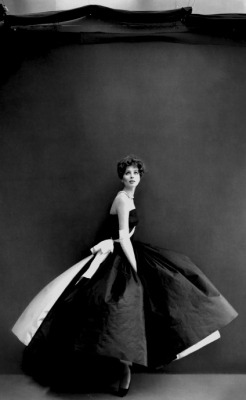 nothingpersonaluk:Suzy Parker in dress by