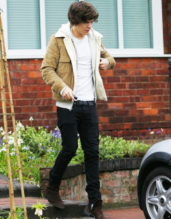 harryandnick:  Harry today in Holmes Chapel. 