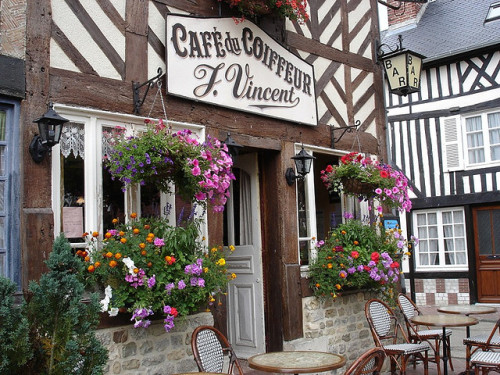 Le café du coiffeur en Beuvron-en-Auge, Normandy, France (by Michele*mp).