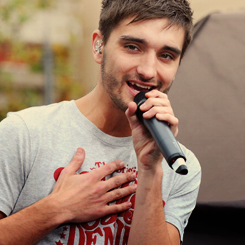  The Wanted on The Grove → Tom’s Edition [½]  he needs to shave…he looks homeless…