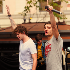  The Wanted on The Grove → Tom’s Edition [½]  he needs to shave…he looks homeless…