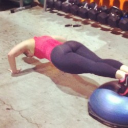 amsoserious:  http://amsoserious.tumblr.com  work it out