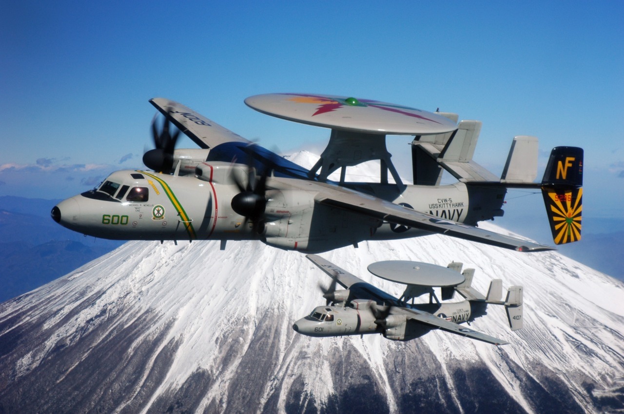 armchair-aviator:  E-2C Hawkeyes and Mount Fuji.