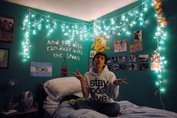 4nxiety:  chillin in my gay boy room h8 on