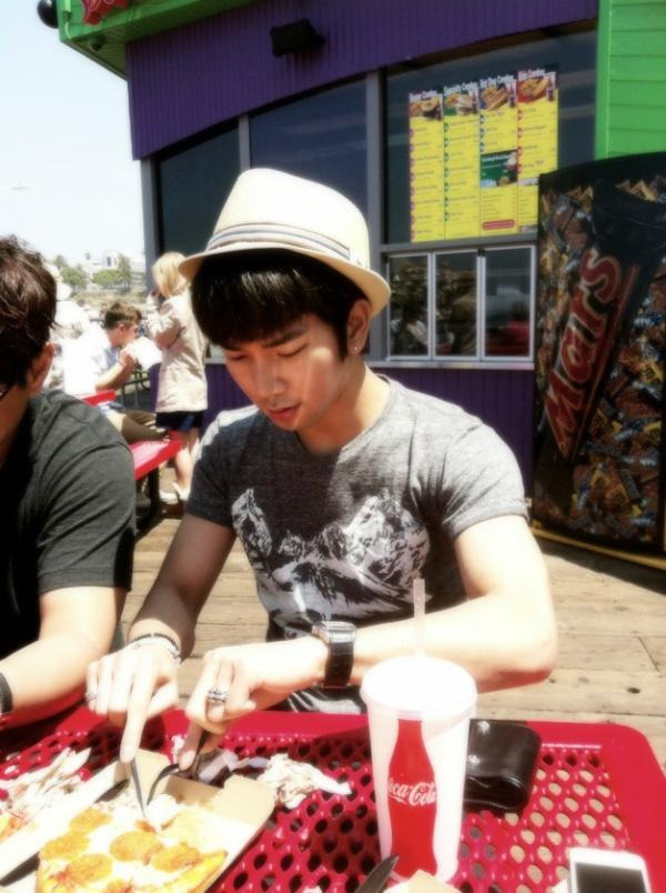 doongielover:  G.O uploaded a lot of pictures today. I want to be in L.A right now